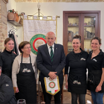 Il Delegato con la brigata di cucina