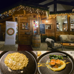 L'esterno del locale e le due portate più apprezzate