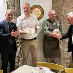 I ringraziamenti al ristorante: da sinistra Sandro Fusari, Francesco Filippeschi, lo chef Ardit Kajo, il Vice Delegato Giovanni Gerini