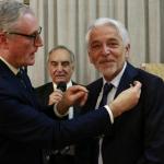 Il neo Accademico L.Parri riceve il distintivo dal CT S.Marani