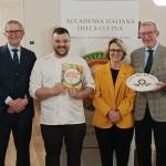 Pier Giacomo Borsetti, Chef Andrea Brenna, la Delegata Bertotto e Simposiarca Vincenzo Caldesi