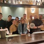 Lo chef e la brigata ricevono il piatto 2026 dell'Accademia